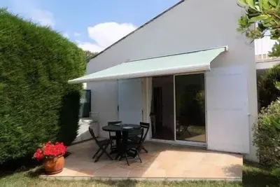 Image de Saint Palais sur Mer - Petite Maison - dans un Cadre PRIVILÉGIÉ au Calme