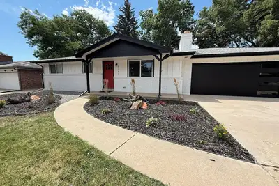 Image de Urban Mountain Getaway in Arvada: 4 King Beds + Hot Tub! Close to Den, Red Rocks