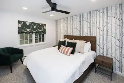 Image de Renovated Jiminy Peak Mountainside Condo\nDesigner Interiors • Walk to Slopes