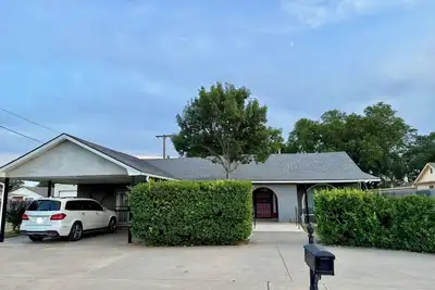 Image de Experience Casa de Chavela-A charming Spanish style home in Slaton!