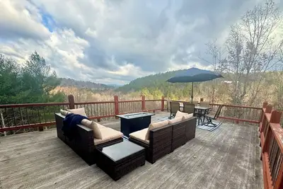 Image de Stunning Modern Cabin • Rooftop Terrace • 3 Balcony Levels • Game Room • River!