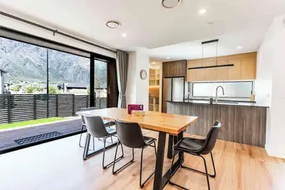 Remarkable Cross Road Retreat