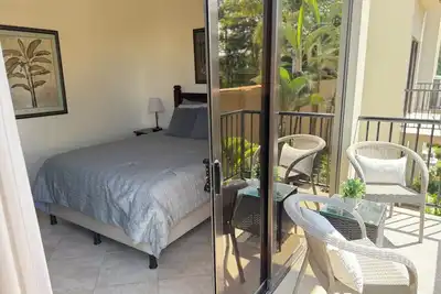 Image de Walk to Beach, Tours, Shops, Dining ✿ Luxury Condo with Pool, Balcony & Bbq Area