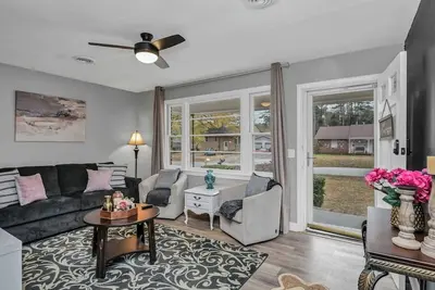 Bright & Renovated 3br Close to Downtown