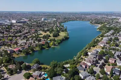 Image de 4-Min Walk to Professor’s Lake - 3br Retreat