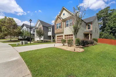 Image de Spacious 4-bedroom home near airport & shopping centers