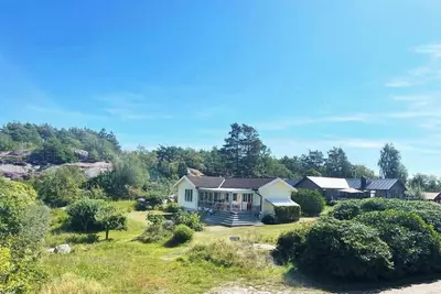 Image de Cottage near beach and jetty | Se09159