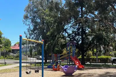 Image de Family village home; cafes, parklands; 15min to Cbd & Mcg, 5min to hospitals