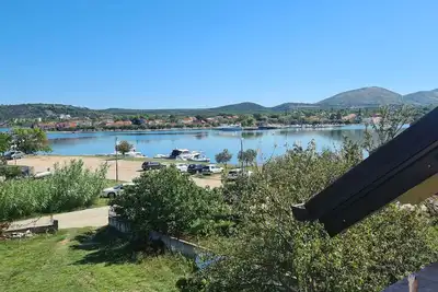 Image de Beautiful apartment on top floor, lake view