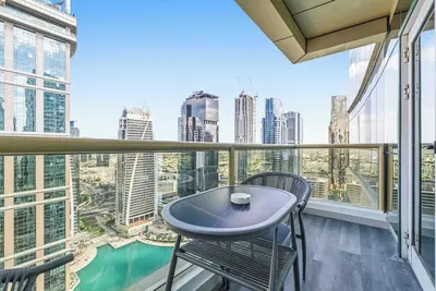 Image de Free housekeeping visits during your stay - StayShort - Trendy 1br in Jlt that Sleeps 4 with Lake Views!