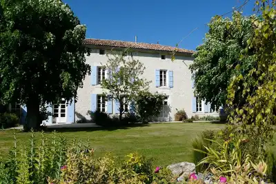 Image de Belle Demeure Charentaise - Piscine chauffée