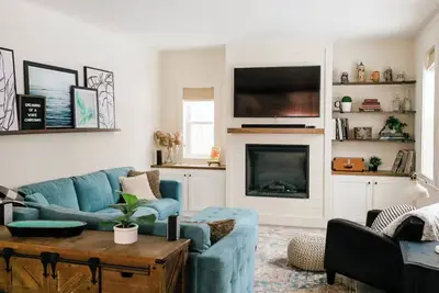 Image de Modern Farmhouse with Pool. Close to Breweries & Wineries.