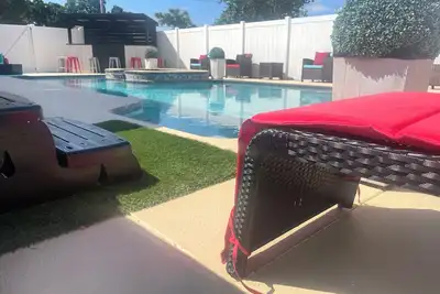 Image de Utopia! 3bd/3bath updated home- free heated pool & hot tub- 2 miles to the beach