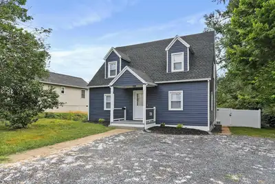 Image de Cozy w Fenced Yard, Games & Walkable to Luray!