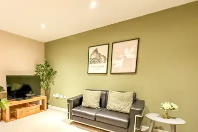 Image de Two-Bedroom City Apartment