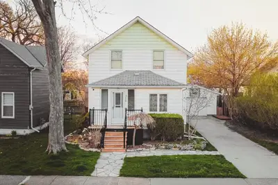 Image de House on Bright / Spacious Home for Families / Sleeps 8