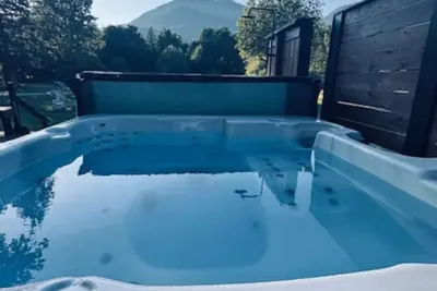 Image de Luxe Mountain Retreat in N Cascades hot tub, sauna