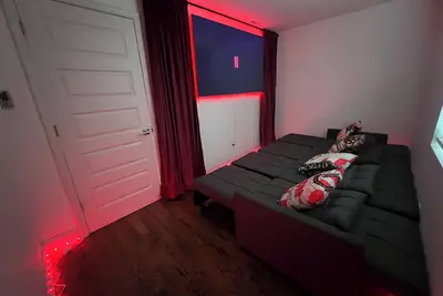 Image de The Tea-Riffic Inn with theatre room!