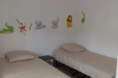 Image de Maison avec cour à 3minutes à pied de la plage 🏖️- la brise marine 🌊