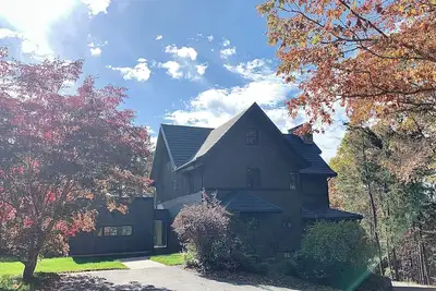 Image de Just renovated heritage home in unparalleled location with private tennis court