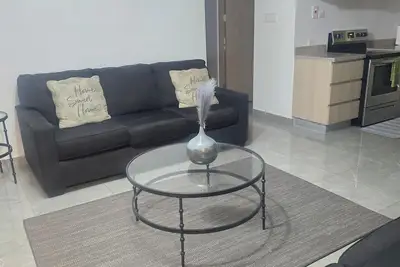 Image de Enjoyable 2-bedroom apartment with Ac in vibrant Kingston