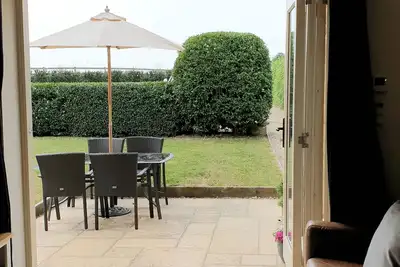 Image de Charming Somerset Hamstone Cottage with Private Garden and Parking