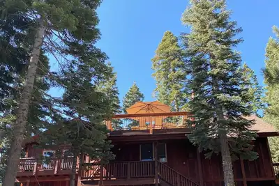 Image de 5-bedroom cabin in woodsy Tahoma/Homewood walk to Lake Tahoe