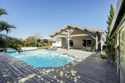 Image de Très belle villa avec piscine chauffée et jardin!