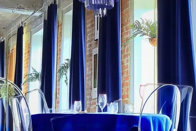 Image de Expansive Brick Lightbox Loft - Parking Included! Downtown Very Central Location