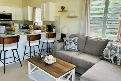 Image de O. L. S Property: Modern 2-bedroom home in Paynter’s with Ac and Free Parking!