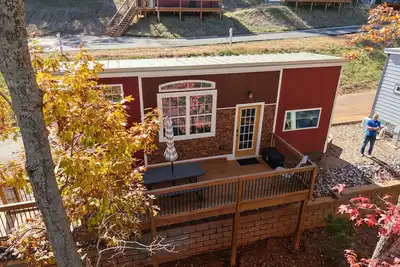 Image de Cozy retreat along Lake Hartwell Shoreline.