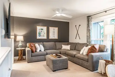 Image de The Pinehurst Suite | Resort Level Finishes | Upstairs Unit