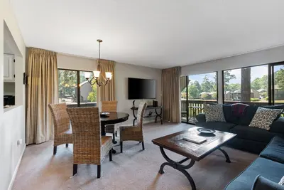 Image de Stay Well on Five | Ground Floor Condo + Golf View
