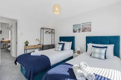 Image de 6pp3br | Free Parking |WiFi | Tv each Bedroom|Large Garden|Swindon Accommodation