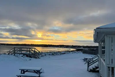 Oceanfront 2-Bedroom Cottage | King Bed | Pet-Friendly Getaway