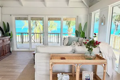 Image de Green Flash Cottage - Beachfront Home