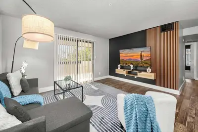 Tempe 2br Hideaway Near Asu  Pool Access, Pet-Friendly & Parking