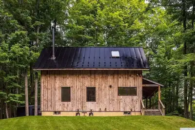 Image de Peaceful Scandinavian Farmhouse on a Private Hilltop with Vintage Camper