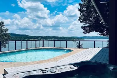 Image de Lakefront Access | Pool, Hot Tub, Games