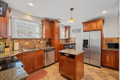 Image de Uptown Charlotte Cottage Home Walk to all Stadiums