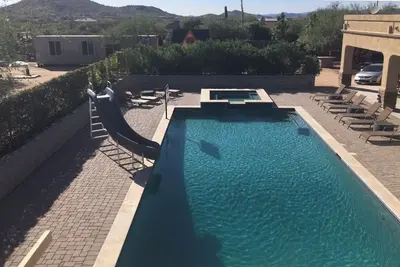 Unique 1-bdrm guesthouse with 24hr access to Pool & Jacuzzi