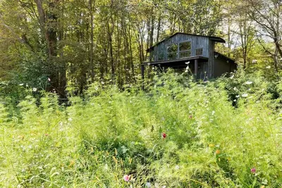 Image de Cozy Kingston/Woodstock Cottage w/ Outdoor Deck, Firepit, Jet Tub, Skylights