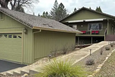 Image de Mountain Modern Pine Mountain Lake Retreat / Near Yosemite + Lake Access