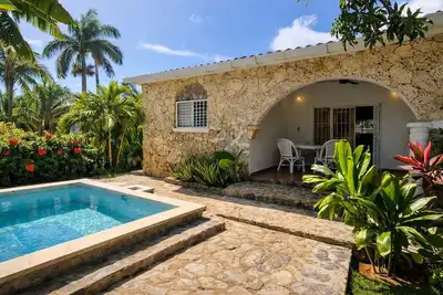 Casa los Mangos with private pool 150m from the beach