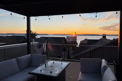 Image de World Cup Hq, Rooftop Sound Views, Alki Beach Luxury, Fire Pit, Bbq, Ev