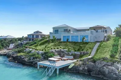 Image de Ocean Breeze (5br): Luxury Waterfront w. Heated Pool, Gym, Games Room,