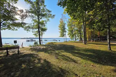 Image de Green Lake Gem 3br Lake access near Interlochen Arts Academy & Traverse City