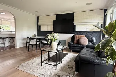 Image de Spacious Wantirna Family Home | 3br, 2 Bath, Deck & Parking| Holiday Retreat