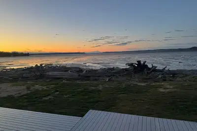 Image de Superb 3-bedroom house in adorable Camano with cozy charm