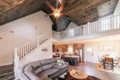 Image de Cozy Mountain Cabin | Hot Tub and Fire Pit